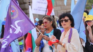 Служители на строителната фирма Автомагистрали Черно море излязоха на протест