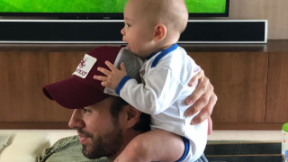 По какво си приличат Енрике Иглесиас и синът му