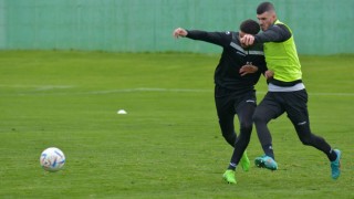 Състоянието на централния защитник на Славия Емил Виячки не е