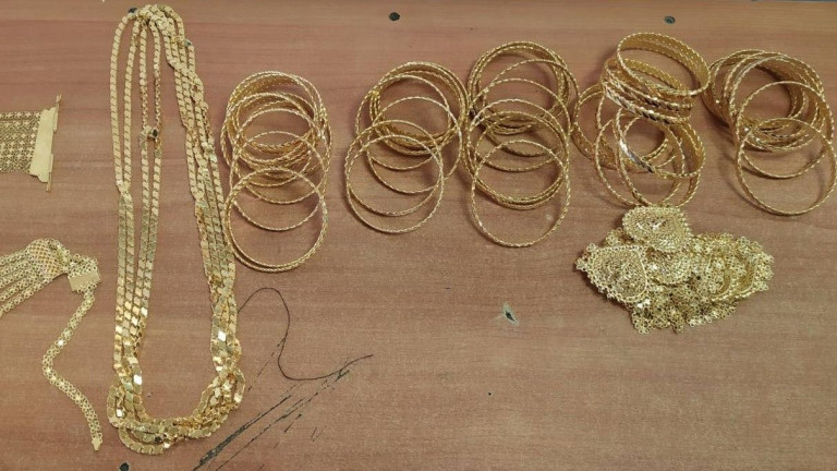 Митнически служители откриха 529.39 грама златни накити при проверка на