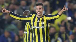 Нападателят на Фенербахче Робин ван Перси почти сигурно ще се