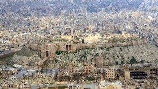 Трима цивилни бяха убити и няколко души бяха ранени включително