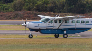Пътник приземи самолет след припадане на пилот във Флорида