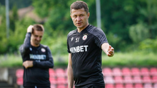 Наставникът на ЦСКА Саша Илич говори пред медиите малко