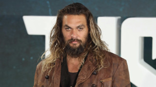 Джейсън Момоа излъчва сила на екрана но и извън него