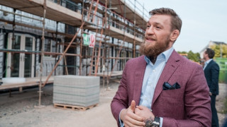 Конър Макгрегър строи жилища за бездомни семейства в родината си