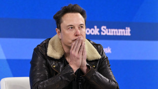 Собствениците на Tesla може скоро да могат да контролират колата