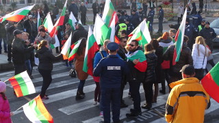 Жители блокираха пътя за Маказа