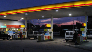 "Лукойл" намали цената на бензините