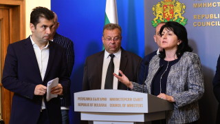 Кирил Петков и превозвачите се качиха в една лодка