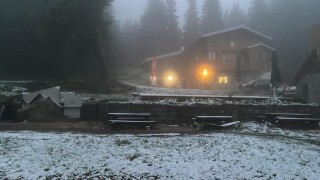 Първи сняг падна на Витоша съобщава bTV Хижа Алеко побеля Тя