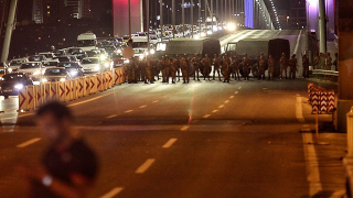 Военни с опит за преврат в Турция, Ердоган изкара хората на улицата