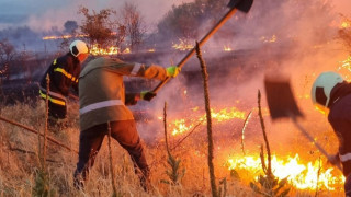 Има вероятност пожарът в Ямболско да прехвърли границата с Турция