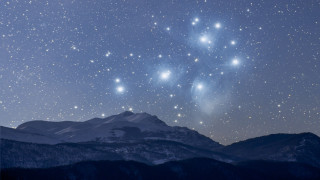 В северното небе през декември се вижда красив звезден куп