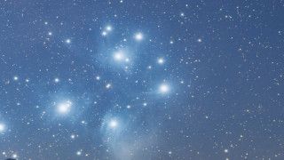 В северното небе през декември се вижда красив звезден куп