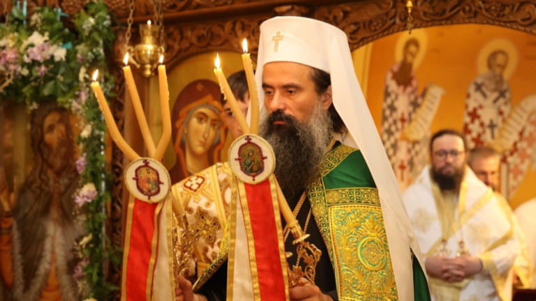 Патриарх Даниил призова Бог за дъжд заради пожарите в страната