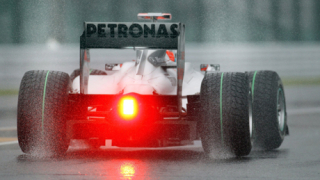 Съдят изскочилия на пистата фен на Формула 1