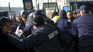 Вучков защити полицаите, охранявали протеста на Атака на 7-и