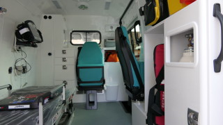 Две нови линейки с модерно медицинско оборудване предоставиха на Медицинския