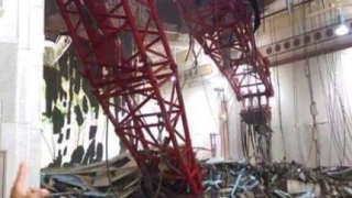 Кран рухна в голямата джамия в Мека, загинаха десетки