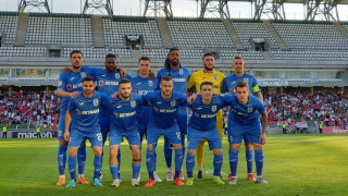 Антони Иванов игра едно полувреме за Университатя Крайова при загубата