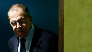 Руският външен министър Сергей Лавров коментира че ръководителят на НАТО показва