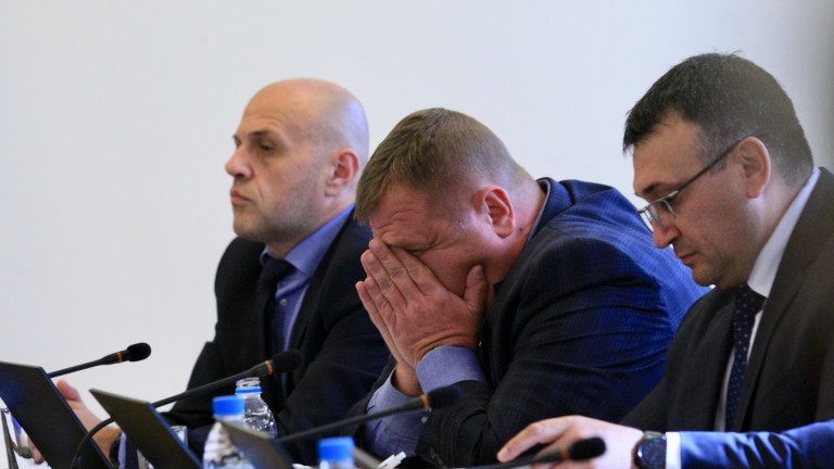 Министрите от кабинета Борисов-3 одобриха промени в Закона за преминаването