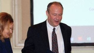 ДАНС и САЩ са засекли българин със стотици милиони от