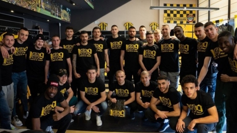 Футболистите на Ботев (Пловдив) се включиха в кампанията 100% Ботев