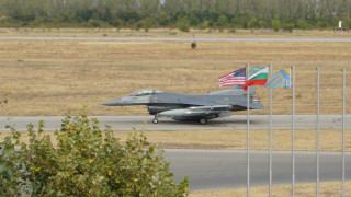 Американските екипажи на F 16 кацнаха на летище Граф Игнатиево за