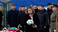 Наталия Киселова на поклонението пред Димитър Пенев