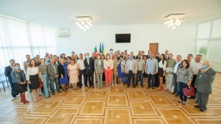 Прекланям се пред вашия дух благодарение на който съхранихте българските