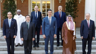 Испанският премиер Педро Санчес се срещна с палестинския премиер Мохамад