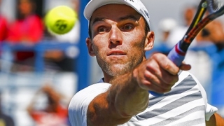 Карлович подобри рекорда за най-много асове