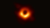 Показаха първата истинска снимка на черна дупка