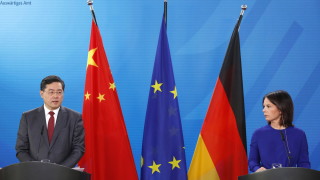 Китай ще поддържа линии за комуникация с всички страни във