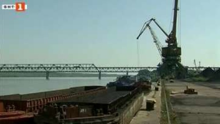 Русенски пожарникари спасиха трима работници от задушаване. Инцидентът е станал