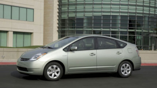 Toyota слага соларни панели на Prius