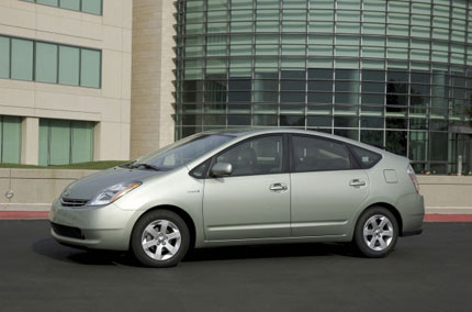 Toyota слага соларни панели на Prius