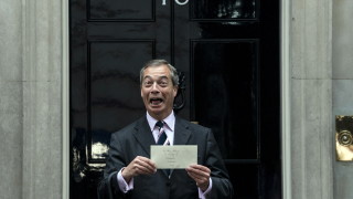 Лидерът на Партия Брекзит Найджъл Фараж посети Даунинг стрийт 10