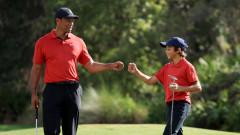 Тайгър Уудс се завърна към голфа заедно със сина си