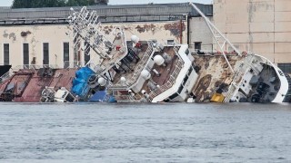 На пристанището на Балтийския завод в Санкт Петербург на 9