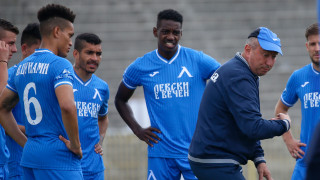 Станимир Стоилов призна че Левски е пред угроза да разпродава