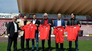 И втората партида юбилейни екипи на ЦСКА бе изкупена за броени часове