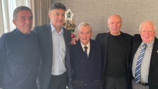 Президентът на Българския футболен съюз Борислав Михайлов награди някои