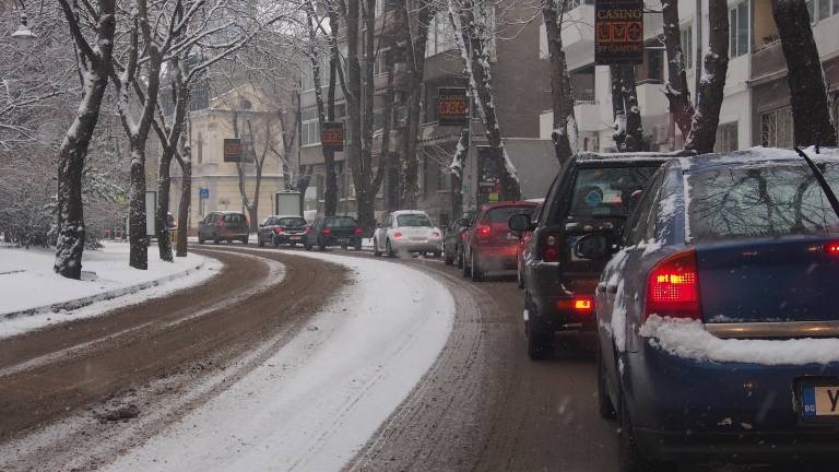 Жители на Асеновград се оплакват от блокирана улица в града,