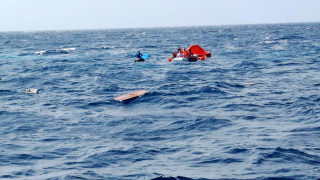 Надуваема лодка с 41 мигранти се разби в скалите на брега на гръцкия остров Лерос