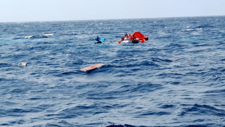 Лодка с мигранти се разби край бреговете на Италия