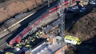 Спешните служби в Испания използваха кранове за да получат достъп