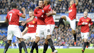 Съдиите пак добутаха Юнайтед до победа